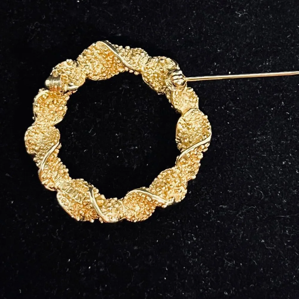 Vintage Emmons Gold Tone Textured And Twisted Wreath Brooch (5169) - Picture 5 of 6